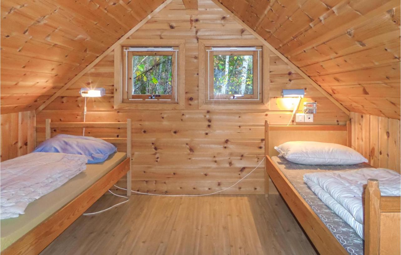 Amazing Home In Vallavik With House Sea View Vangsbygd Bagian luar foto