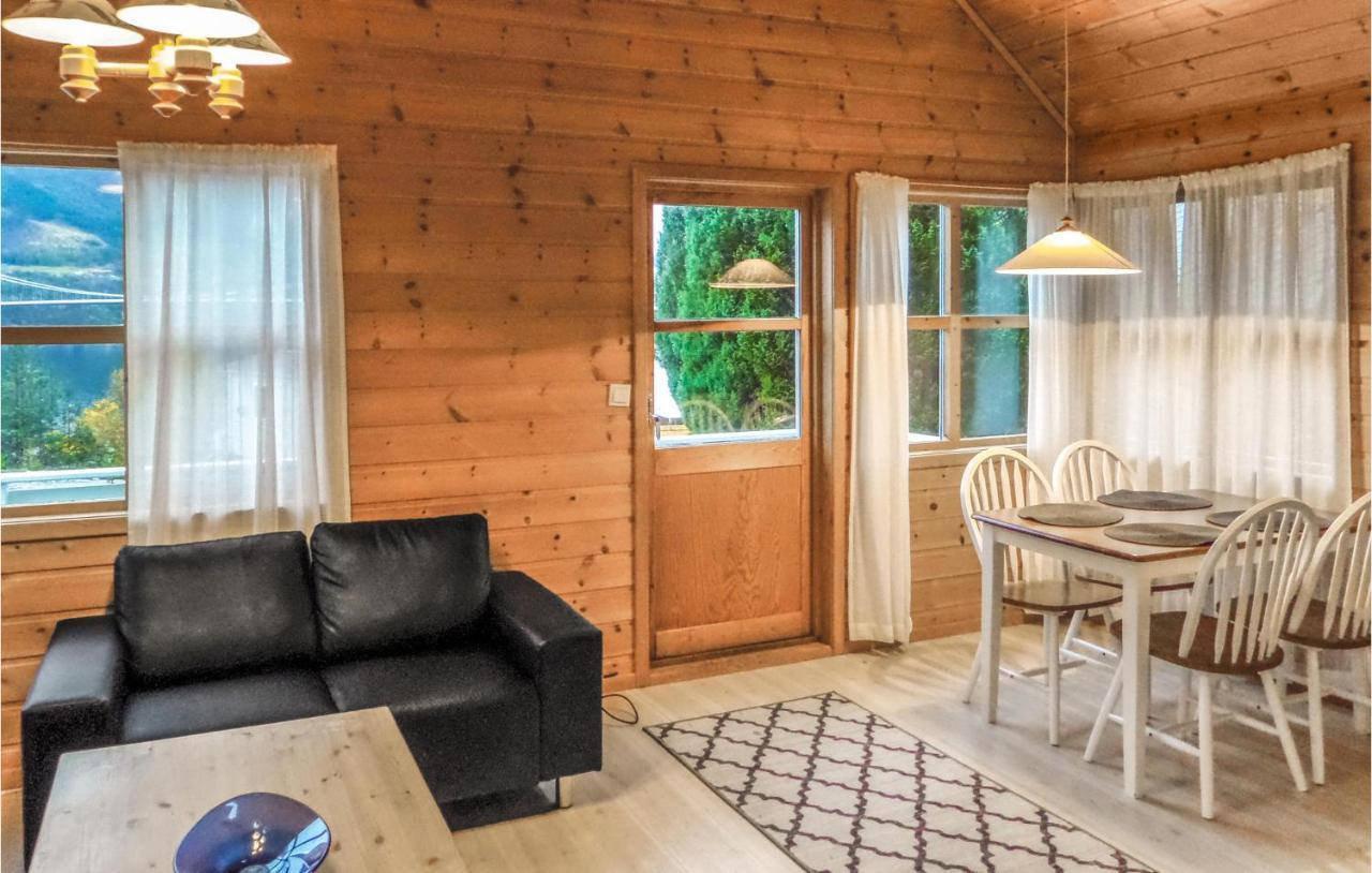 Amazing Home In Vallavik With House Sea View Vangsbygd Bagian luar foto