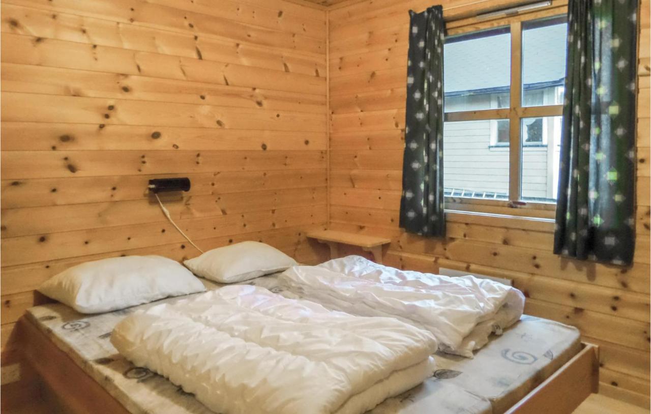 Amazing Home In Vallavik With House Sea View Vangsbygd Bagian luar foto